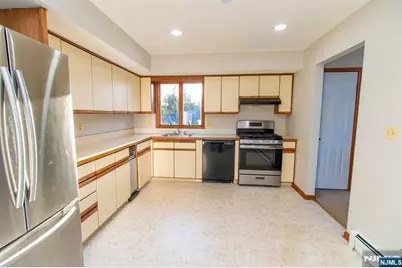 6 Donor Avenue, Elmwood Park, NJ 07407 - Photo 9