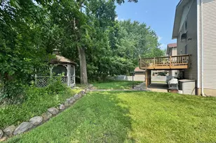 5 Daniel Ct 1, Saddle Brook Township, NJ 07663 - Photo 29