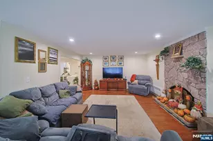 1003 Cumbermeade Rd, Fort Lee, NJ 07024 - Photo 7