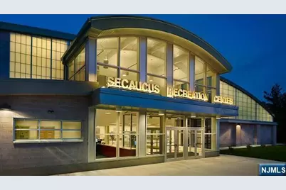 2006 Harmon Cove Tower, Secaucus, NJ 07094 - Photo 35