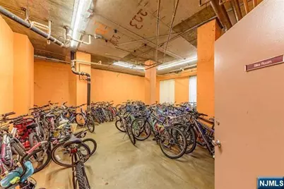 2006 Harmon Cove Tower, Secaucus, NJ 07094 - Photo 33