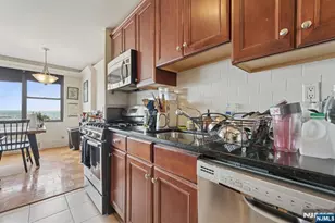 500 Central Ave 1617, Union City, NJ 07087 - Photo 3