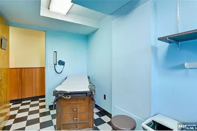 645 Cambridge Road, Paramus, NJ 07652 - Photo 29