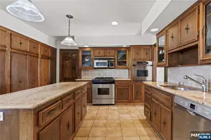 645 Cambridge Rd, Paramus, NJ 07652 - Photo 11