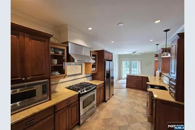 224 Cleveland Avenue, Hasbrouck Heights, NJ 07604 - Photo 11