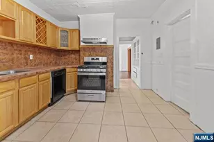 176 N 16th St, East Orange, NJ 07017 - Photo 23