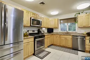 386A Park Ave, Fairview, NJ 07022 - Photo 5