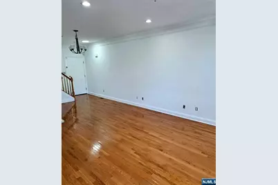 10 Goffle Brook Court, Hawthorne, NJ 07506 - Photo 5