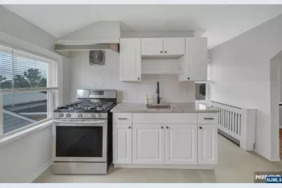 88 McKinley Avenue 2 #2, Lodi, NJ 07644 - Photo 5