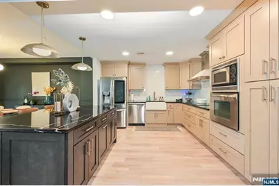 207 Shearwater Court 14 #14, Jersey City, NJ 07305 - Photo 11