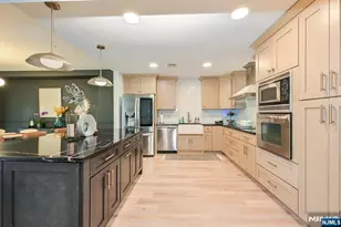 207 Shearwater Ct 14, Jersey City, NJ 07305 - Photo 11