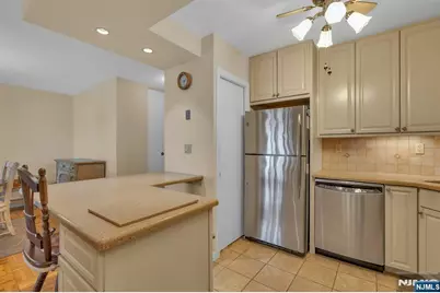 2000 Linwood Avenue 16T #16T, Fort Lee, NJ 07024 - Photo 7