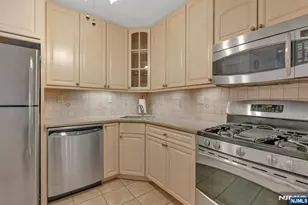 2000 Linwood Ave 16T, Fort Lee, NJ 07024 - Photo 9
