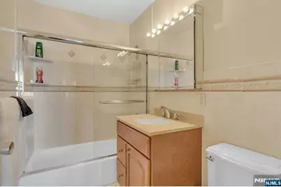 2000 Linwood Avenue 16T #16T, Fort Lee, NJ 07024 - Photo 15