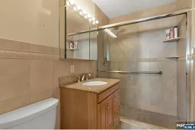 2000 Linwood Avenue 16T #16T, Fort Lee, NJ 07024 - Photo 13