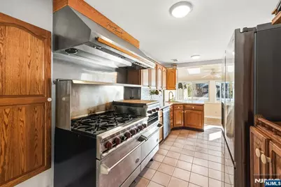 331 Mountain Way, Rutherford, NJ 07070 - Photo 13