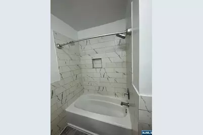 388-390 Leslie Street 1Fl #1FL, Newark, NJ 07112 - Photo 7