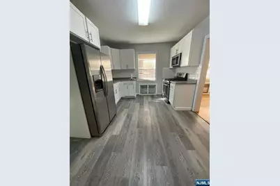 388-390 Leslie Street 1Fl #1FL, Newark, NJ 07112 - Photo 3