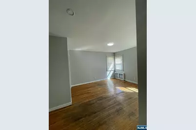 388-390 Leslie Street 1Fl #1FL, Newark, NJ 07112 - Photo 9