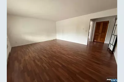 822 Kingsland Lane 1st Floor #1st floor, Fort Lee, NJ 07024 - Photo 3