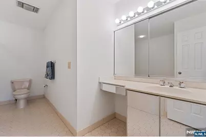 300 Gorge Road 25 #25, Cliffside Park, NJ 07010 - Photo 27