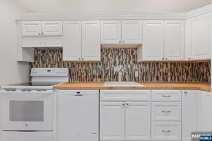 300 Gorge Road 25, Cliffside Park, NJ 07010 - Photo 7