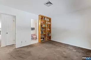 300 Gorge Road 25, Cliffside Park, NJ 07010 - Photo 19