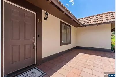 300 Gorge Road 25 #25, Cliffside Park, NJ 07010 - Photo 1