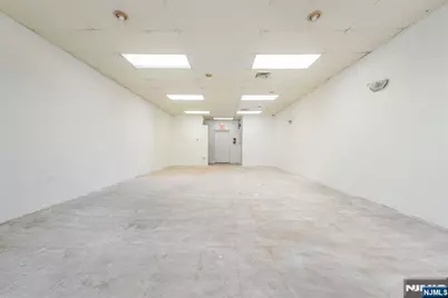 435-437 Hollywood Avenue 4 #4, Fairfield, NJ 07004 - Photo 5