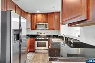 100 Abbie Ct, Guttenberg, NJ 07093 - Photo 9