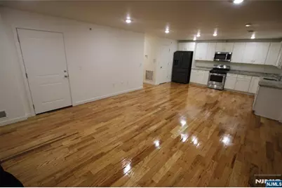 100 Grove Terrace 1 #1, Newark, NJ 07106 - Photo 5