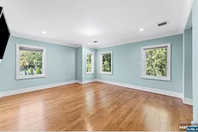 327 E Midland Avenue, Paramus, NJ 07652 - Photo 15