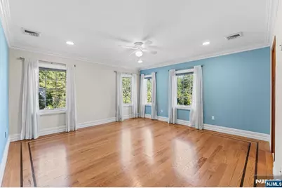 327 E Midland Avenue, Paramus, NJ 07652 - Photo 13