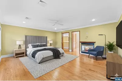 327 E Midland Avenue, Paramus, NJ 07652 - Photo 9