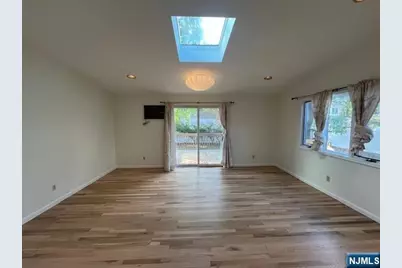 186 Cleenput Terrace, Paramus, NJ 07652 - Photo 7