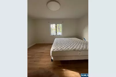 186 Cleenput Terrace, Paramus, NJ 07652 - Photo 9