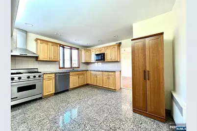 517 Fordham Place, Paramus, NJ 07652 - Photo 7