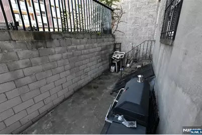 155 Lafayette Street, Newark, NJ 07105 - Photo 25