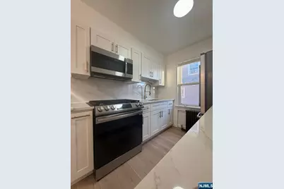 30 Kelly Parkway 2 #2, Bayonne, NJ 07002 - Photo 5