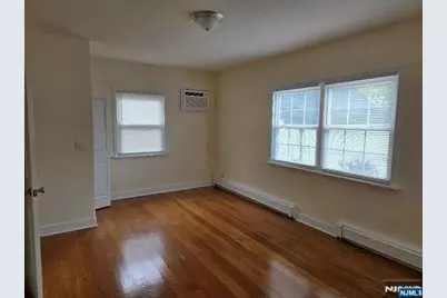 684 Edgewater Avenue 1Fl #1FL, Ridgefield, NJ 07657 - Photo 9