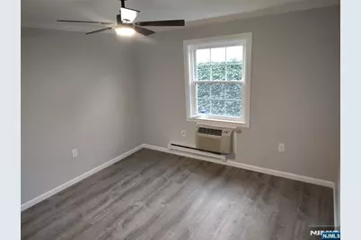 54 E Maple Street 54 #54, Teaneck Township, NJ 07666 - Photo 9