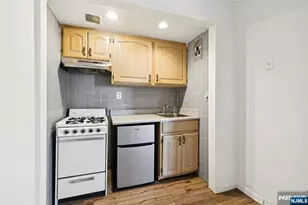 501 Linwood Dr 2H, Fort Lee, NJ 07024 - Photo 7