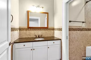 17 Moorings Ln, Edgewater, NJ 07020 - Photo 33