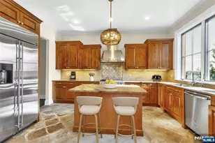 17 Moorings Ln, Edgewater, NJ 07020 - Photo 13