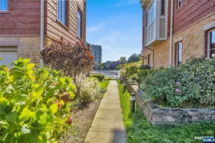 17 Moorings Ln, Edgewater, NJ 07020 - Photo 45