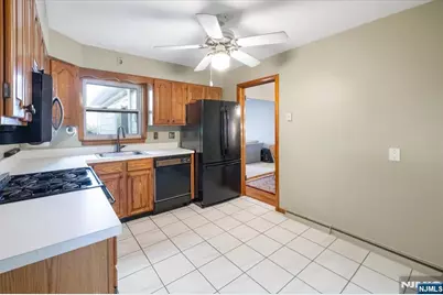 315 Longworth Avenue, Hasbrouck Heights, NJ 07604 - Photo 13