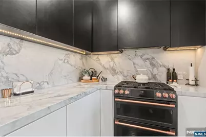 226 The Promenade, Edgewater, NJ 07020 - Photo 5