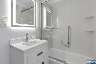 2000 Linwood Avenue 4P #4P, Fort Lee, NJ 07024 - Photo 13