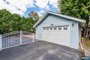 331 Diamond Bridge Ave, Hawthorne, NJ 07506 - Photo 17