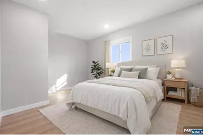 539 Undercliff Avenue 4 #4, Edgewater, NJ 07020 - Photo 3